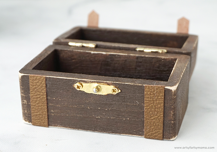 DIY Hogwarts Trunk Ornaments