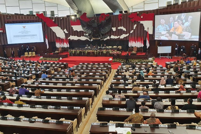 Terbetik berita Badan Legislasi DPR mengubah Peraturan DPR Sudah Pantas DPR Dibubarkan Oleh Rakyat