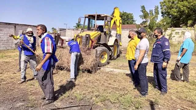 Alcalde José Mosquera desplegó plan "Manos a la Escuela"  en la parroquia Venezuela
