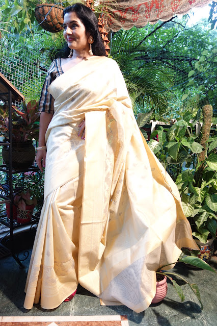 Jute, linen net Banarasi saree with lotus woven border