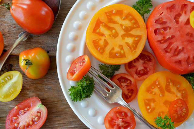 GASTRONOMÍA: Hay un ingrediente que mejora siempre el tomate: la sal (y así es cómo debes usarla).