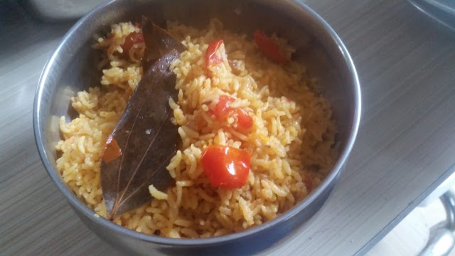 Tomato bath - South-Indian tomato pulao recipe - EverythingTraditional