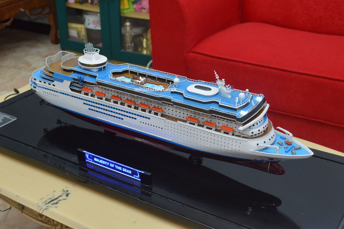 foto gamba maket miniatur kapal pesiar majesty of the seas milik royal carribean terbaru rumpun artwork planet kapal