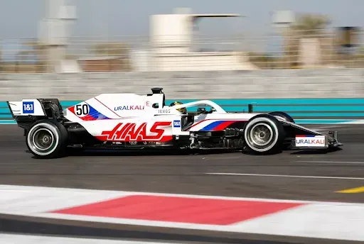 Robert Shwartzman con la Haas nei test di Abu Dhabi 2021
