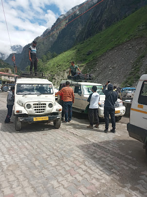 Arrival Govindghat taxi stand