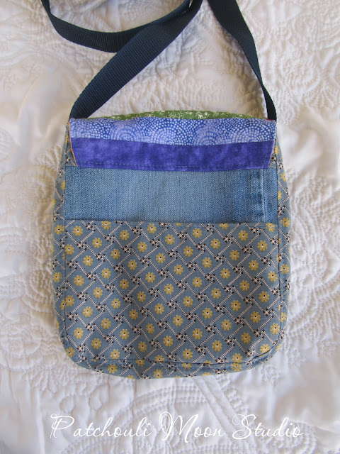 back of intermediate purse with added pocket on back