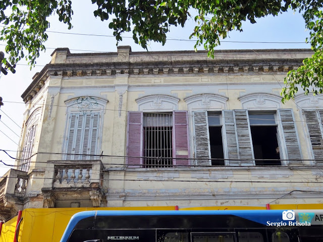 Vista ampla da parte superior de uma antiga edificação em Santana