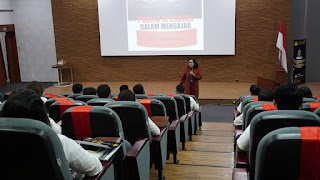 Santy Sastra, Santy Sastra Public Speaking, Diklat Dosen Yayasan Korpri Bali, Universitas Warmadewa