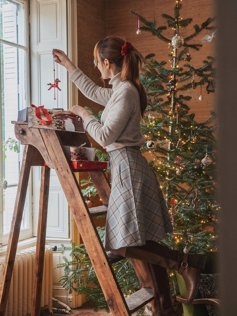 Calendrier de l'Avent en Bois décor Noël enneigé et Sapin avec Led à Obernai