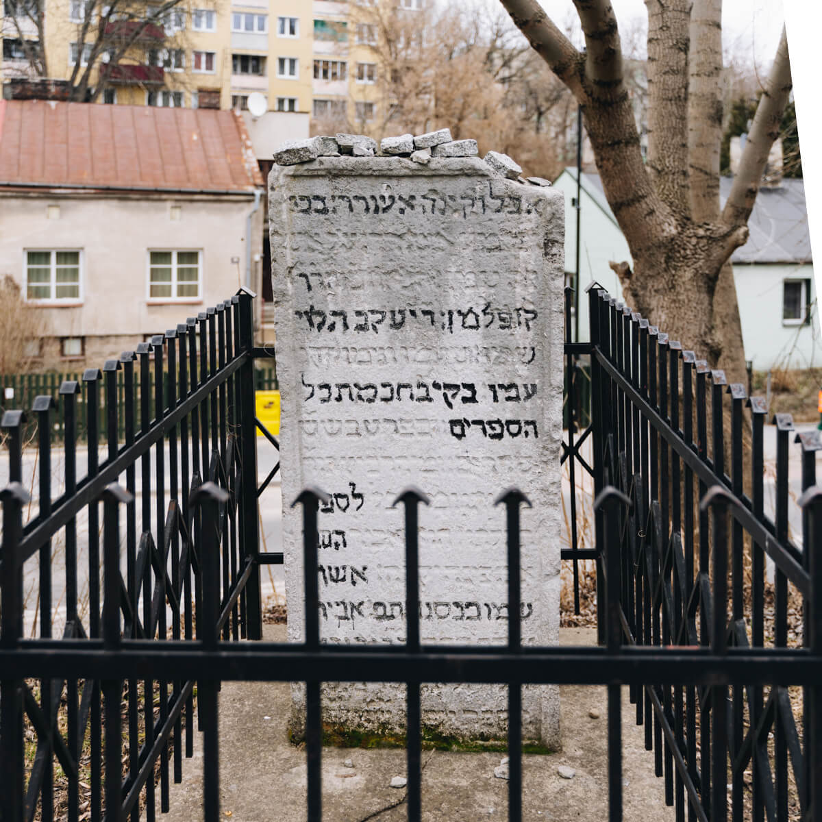 najstarszy żydowski nagrobek w Polsce, nieprzerwanie stojący na tym samym miejscu
