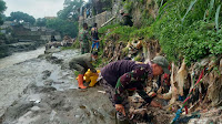 Hindari Bencana Banjir di Musim Hujan, Satgas Sub 14 Sektor 22 Bersihkan Sungai Cikapundung Kolot