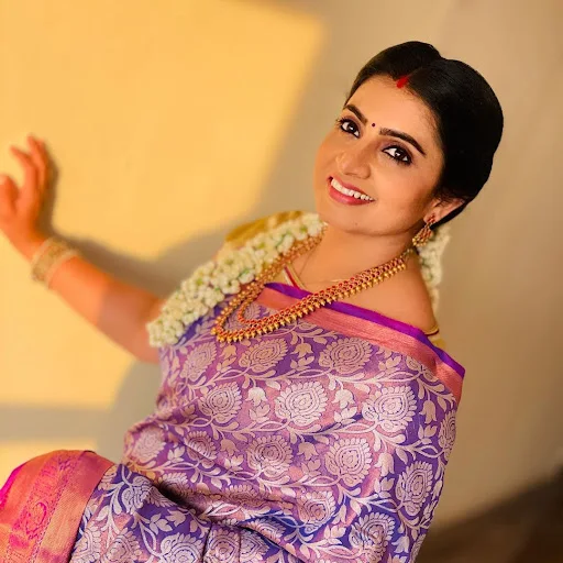 Sujitha dhanush wearing traditional pattu saree pics