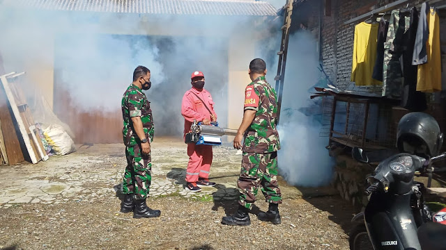 Cegah Sejak Dini Penyebaran Wabah Penyakit Chikunguya, Kodim 0714/Salatiga Bersama Dinkes Lakukan Fogging