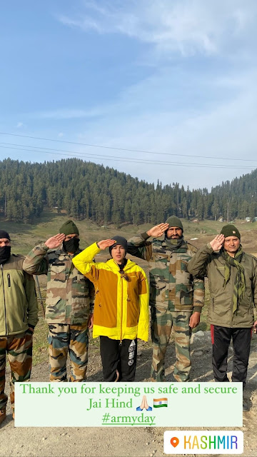 Sara ali khan with Army men at Kashmir
