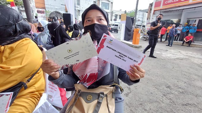 Terima Bantuan BLT BBM, Maya Dapat Bonus Foto Bareng Jokowi