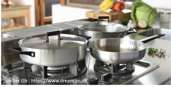 Titik leleh adalah suhu pada tekanan tertentu saat zat padat mulai berubah menjadi cair.  Mengapa alat-alat masak di dapur rumahmu terbuat dari logam Alumunium ?