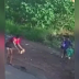 Mulher é presa após matar gato com pedrada na frente de crianças em GO