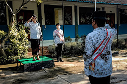 Upacara Bendera Peringatan Hari Guru Nasional (HGN) dan HUT ke-76 PGRI.