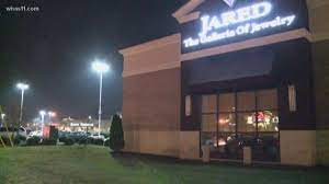 Strongsville police search for suspects in jewelry theft at SouthPark Mall