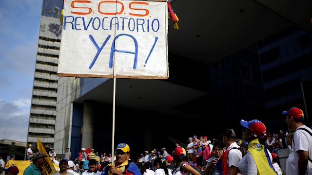 VENEZUELA: Acogen pedido para posible revocatorio de Maduro