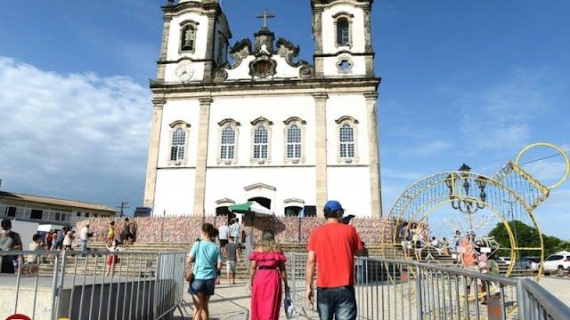 Atos religiosos vão ter limitação de público; escolas mantém 100% das aulas presenciais na Bahia