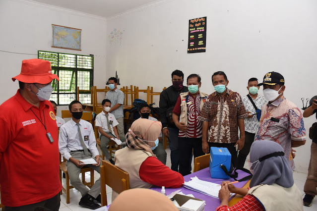 Bupati Sergai Tinjau Vaksinasi Bagi Pelajar di SMA Negeri 1 Sei Rampah