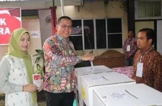 PJ.Bupati Lahat, Pencoblosan di TPS 01 Pastikan Pelaksanaan Pemilu 2024 Berjalan Baik.
