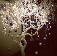 Árboles de Navidad hechos con ramas