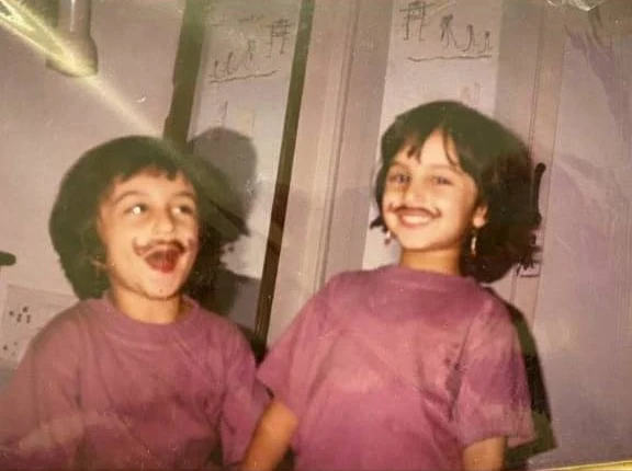 Bollywood Actress Tara Sutaria (right) Childhood Pic with her twin Sister Pia Sutaria | Bollywood Actress Tara Sutaria Childhood Photos | Real-Life Photos
