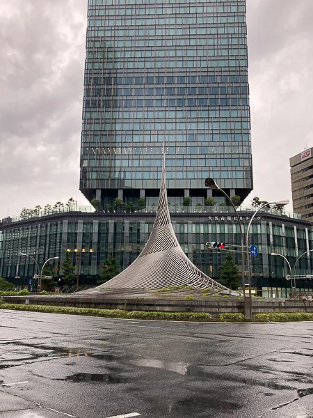 名古屋駅東口のモニュメント