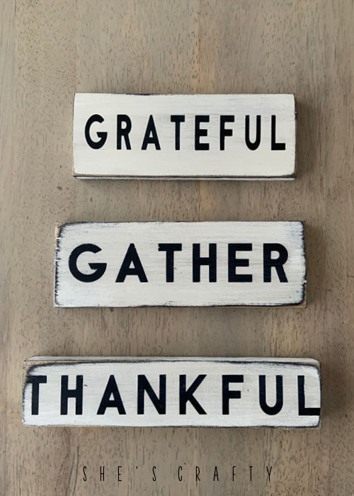 Fall Wooden Signs for Thanksgiving.