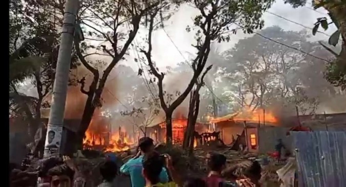 বাঁশখালীতে ভয়াবহ অগ্নিকাণ্ডের ঘটনায় ১১ বসতঘর পুড়ে ছাই ক্ষতি অর্ধকোটি টাকা