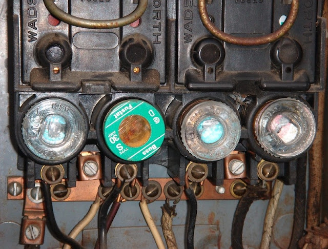 Using Auto Circuit Breakers Instead Blowing Fuse