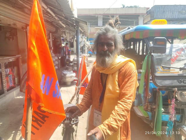 দেশে শান্তি ফেরাতে সাইকেল নিয়ে একাই ভোট প্রচার 