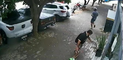 VIDEO:  Câmera de segurança registra momento em que empresário é baleado em Ipupiara