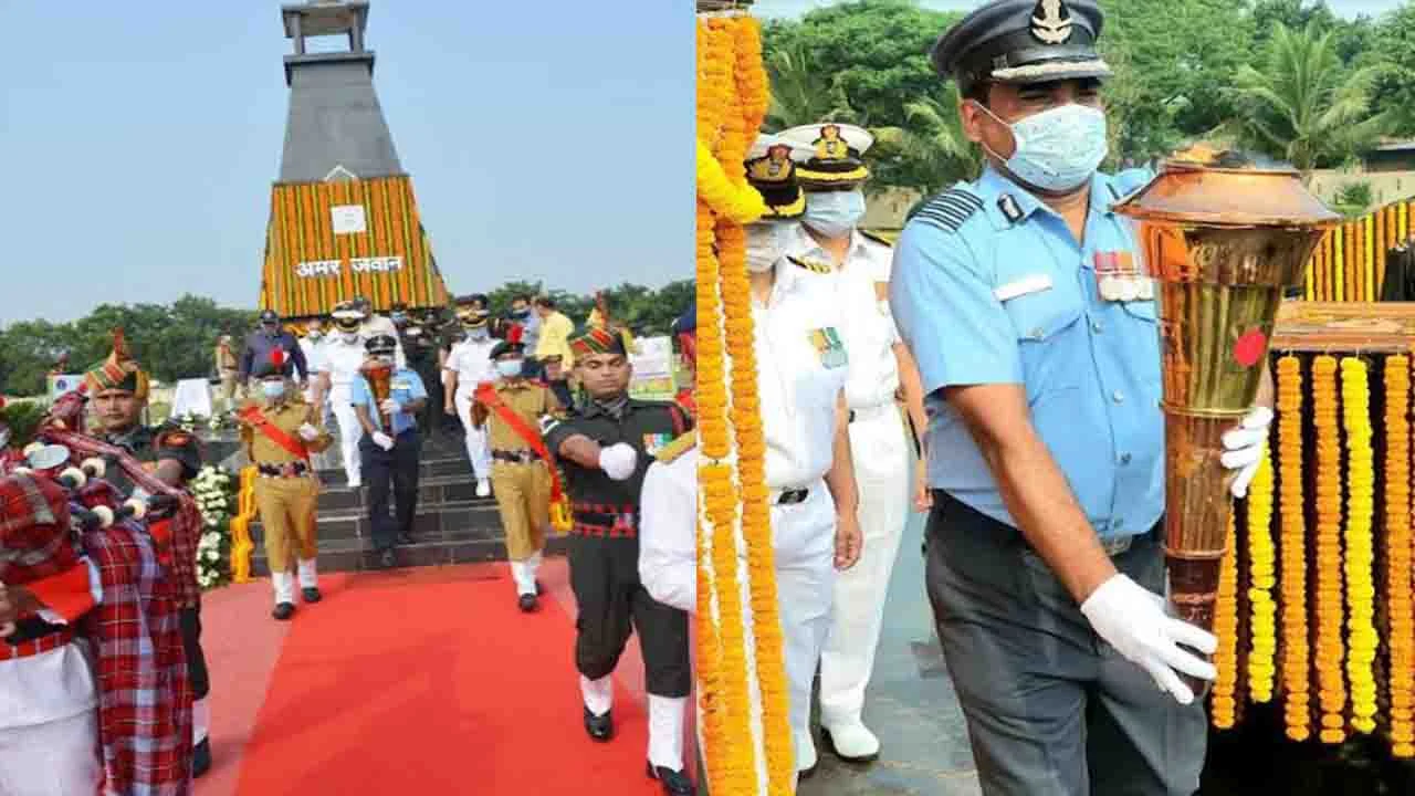 “ସ୍ଵର୍ଣ୍ଣୀମ ବିଜୟ ବର୍ଷ ପାଳନ” ବିଜୟ ମଶାଲ ଉପସ୍ଥିତିରେ ପ୍ରଥମ ବର୍ଷ ଛାତ୍ରୀ କ୍ୟାଡେଙ୍କୁ ସ୍ଵାଗତ