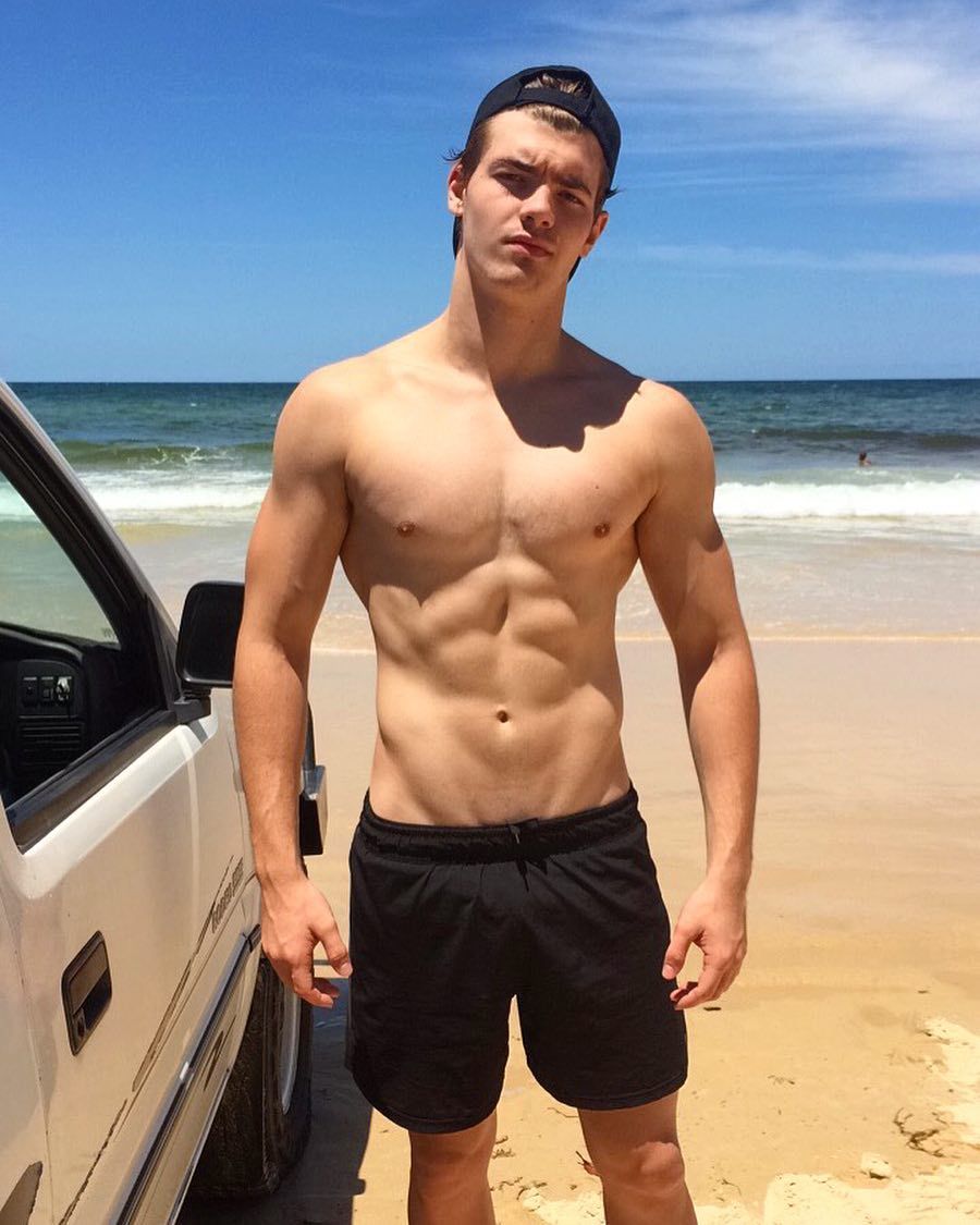 strong-sexy-shirtless-bad-boy-cocky-fit-beach-hunk