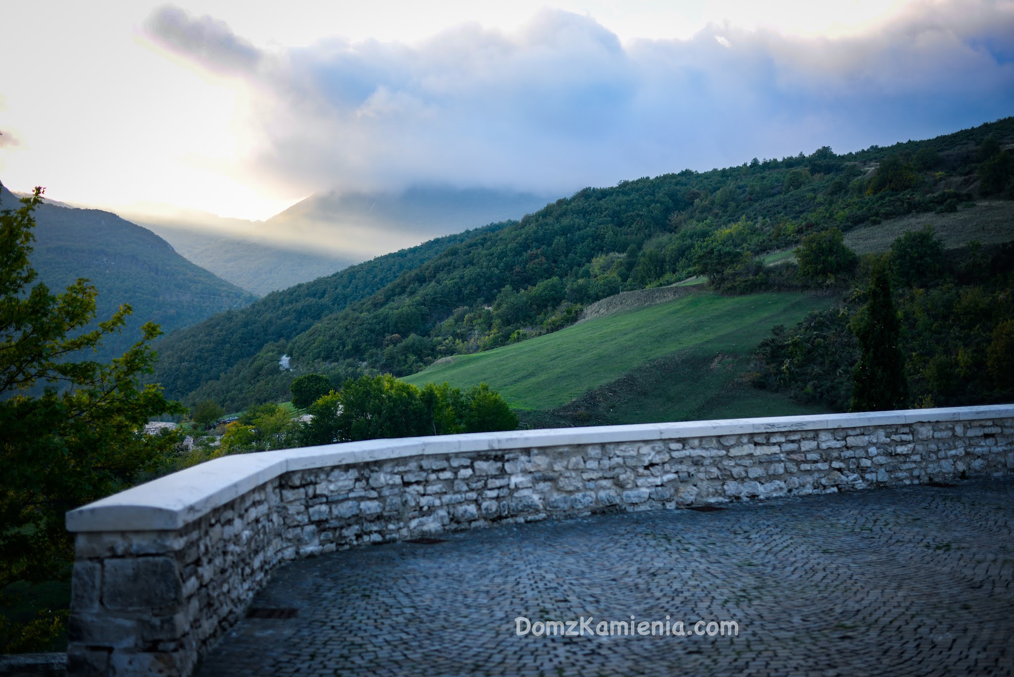 Marche - nieznany region Włoch, Elcito, Dom z Kamienia blog