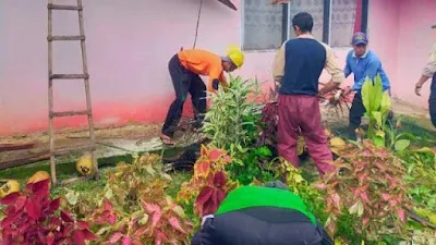 Rumah Warga Tertimpa Pohon, Pemko Payakumbuh Berikan Bantuan