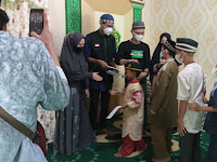 Rumah Qur'an Mas'ud Silalahi membagikan ratusan paket sembako kepada masyarakat di tengah Pandemi Covid-19
