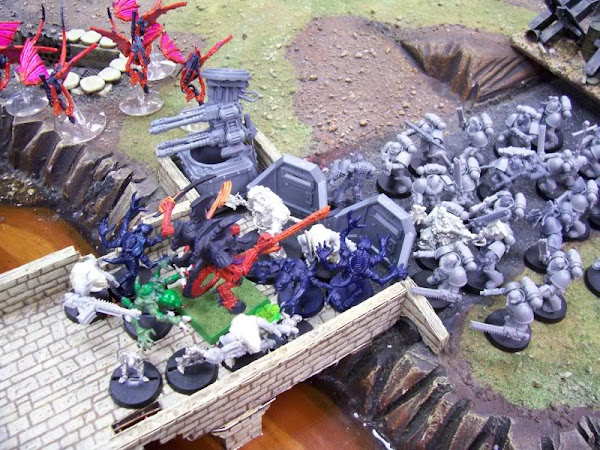 Warhammer 40k Tyranids vs Space Wolves/Ultramarines battle report