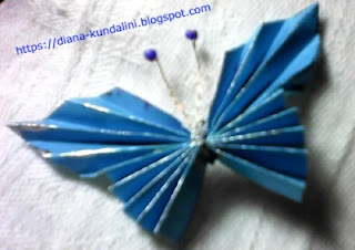 fluture din hartie albastra
