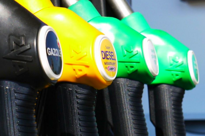 L'Italia annuncia lo stop alla produzione di auto a carburanti tradizionali