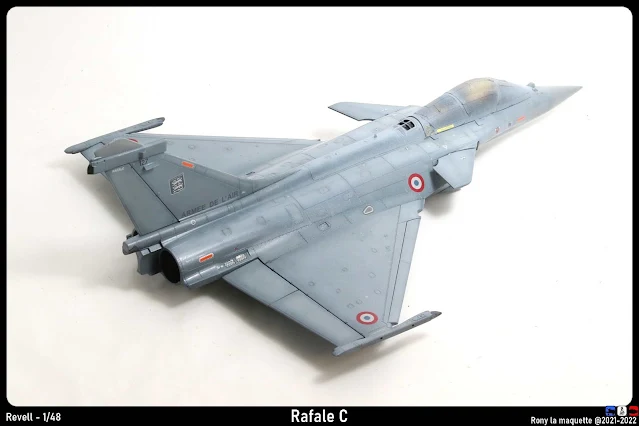 La pose des décalcomanies du Rafale C de Revell au 1/48.