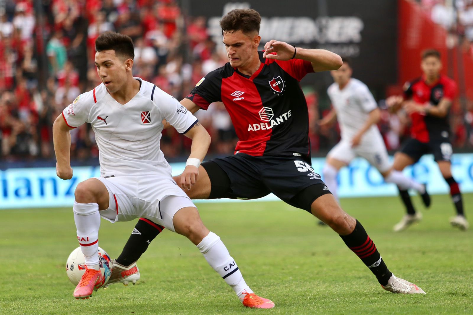 Newell's venció 1-0 a Independiente con un golazo del debutante Román Bravo en el tercero de los cuatro minutos de descuento, en un emotivo encuentro jugado esta tarde en el Coloso Bielsa del Parque Independencia de Rosario, por la 19na. fecha de la Liga Profesional.