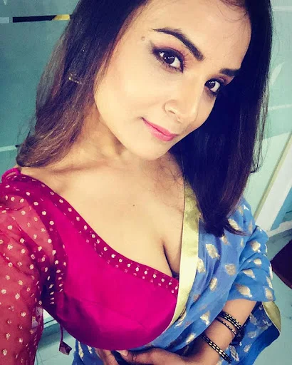 Aadita Jain hot saree curvy actress nagarvadhu