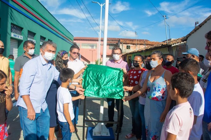 Prefeito Júnior Percy entrega praça ao lado do Mercado Municipal de Buriti dos Lopes