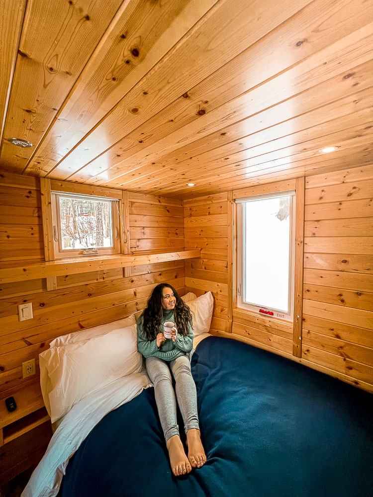 WanderlustBeautyDreams, A Tiny House Resort, The Lodge Bedroom A Tiny house Resort, Latina Travel Blogger