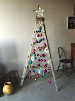 Árboles de Navidad con escaleras recicladas