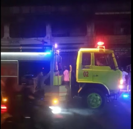 Ruko Terbakar di Jalan Ahmad Yani, Damkar PT STTC dan Pemko Siantar Turun Ke Lokasi
